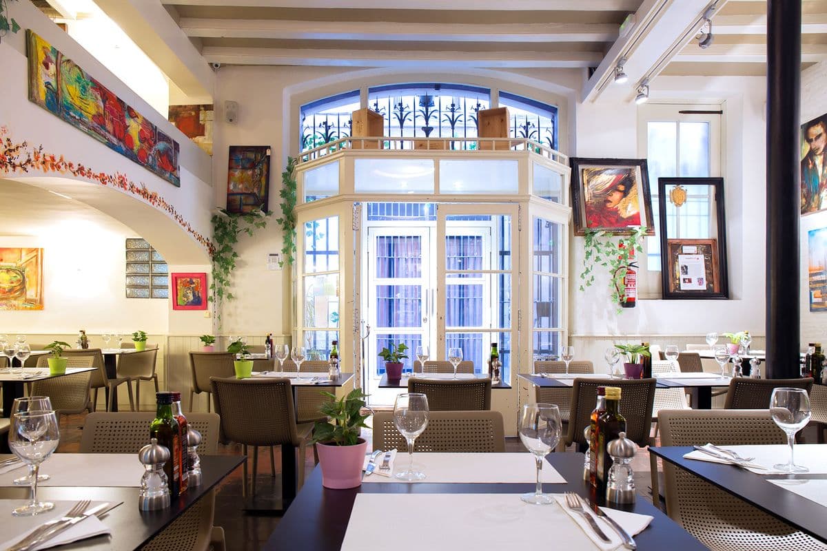 Avinyó 10 Restaurant - Image 1